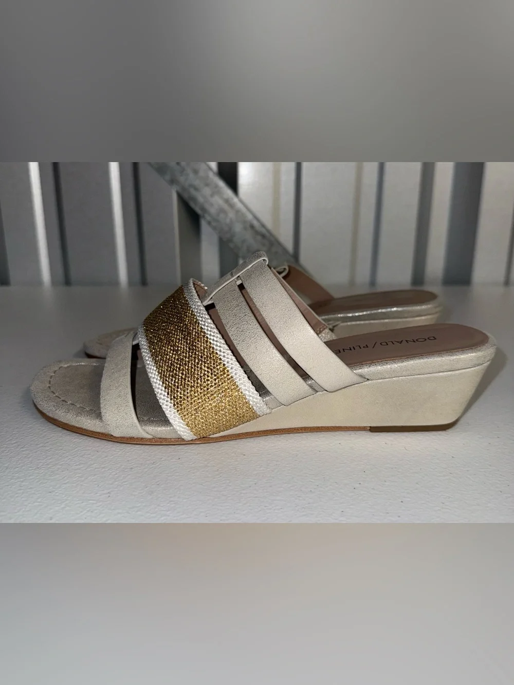 NEW Donald J Pliner Dara wedge sandals size 8 1/2